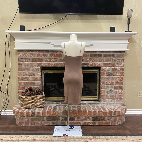 Tan slim fitting spaghetti strap dress / XS / Excellent condition - Picture 9 of 12